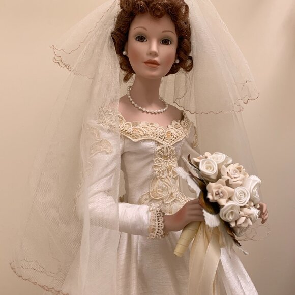 “Autumn Reflection" Vintage Porcelain Bisque Wedding Doll - Picture 12 of 16